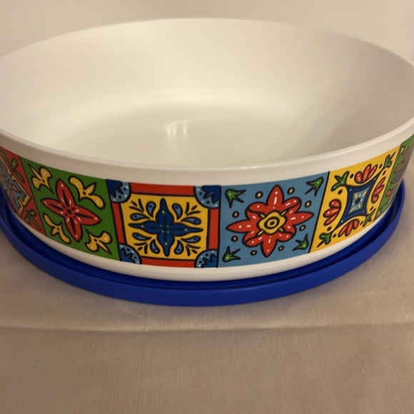 NEW Tupperware Bowl - Picture 7 of 7